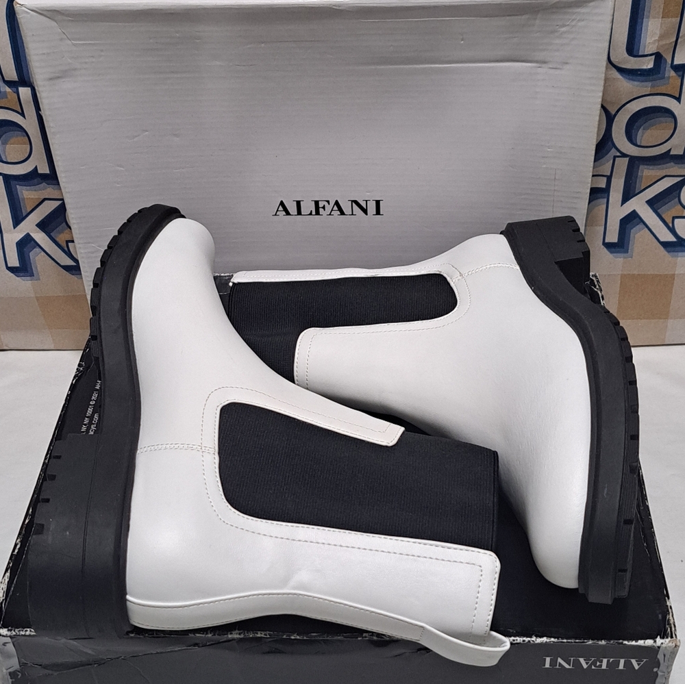 Alfani Women's Tackoma Lug Sole Booties White/Black Pull-On Size 9.5M New In Box - Picture 7 of 15